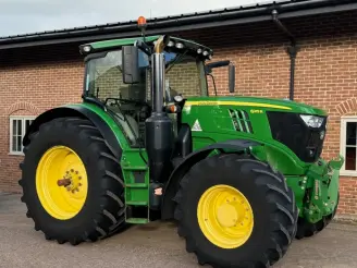 John Deere 6215R