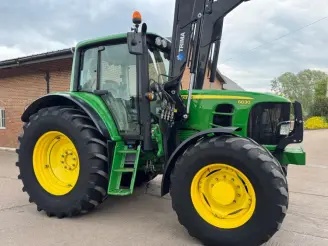 John Deere 6830