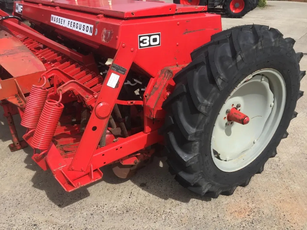 Massey Ferguson 30 drill