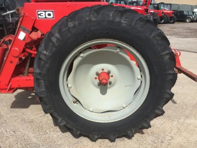 Massey Ferguson 30 drill
