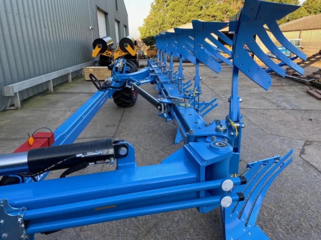 Lemken Diament 16V plough