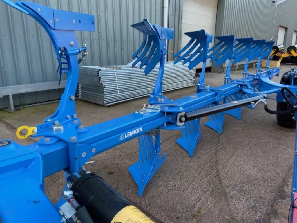 Lemken Diament 16V plough