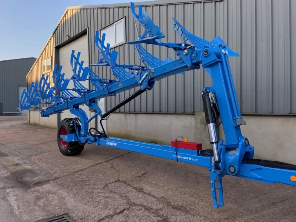 Lemken Diament 16V plough