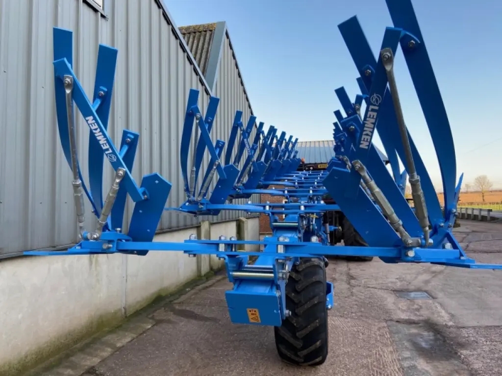Lemken Diament 16V plough