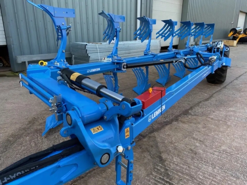 Lemken Diament 16V plough
