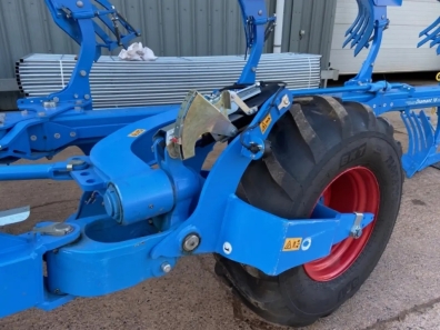 Lemken Diament 16V plough