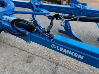 Lemken Diament 16V plough