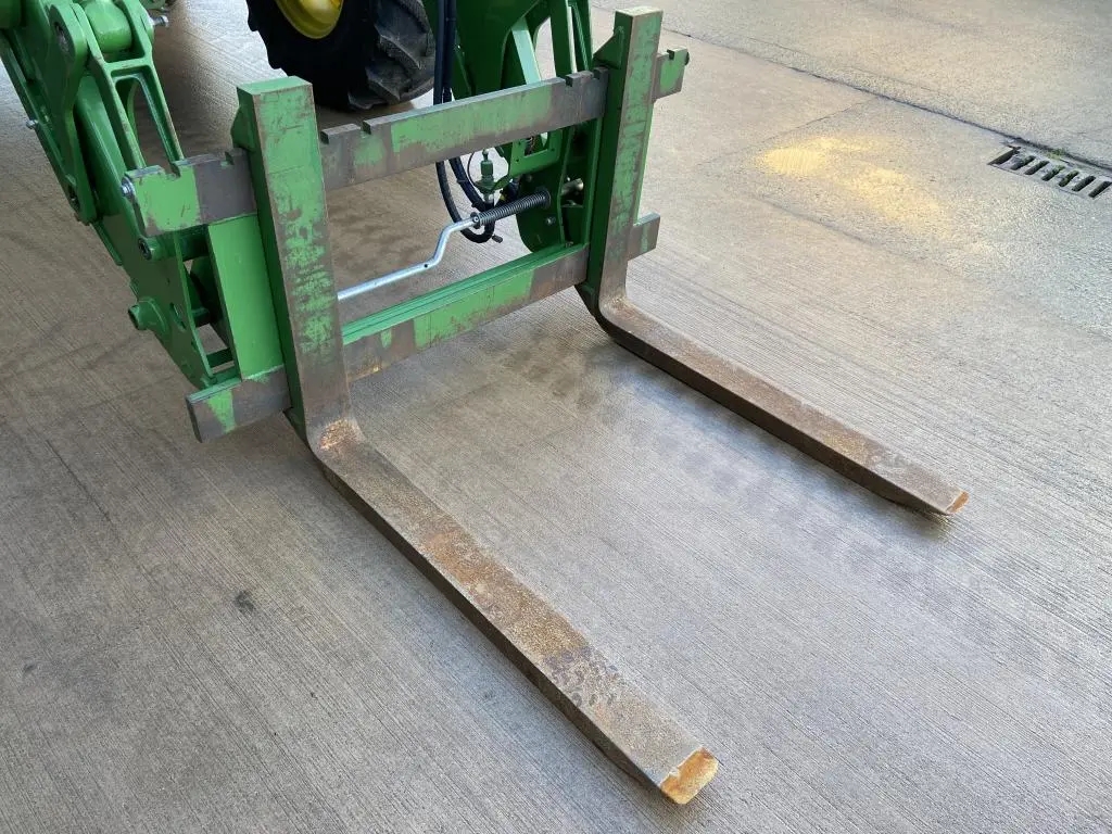 John Deere pallet tines