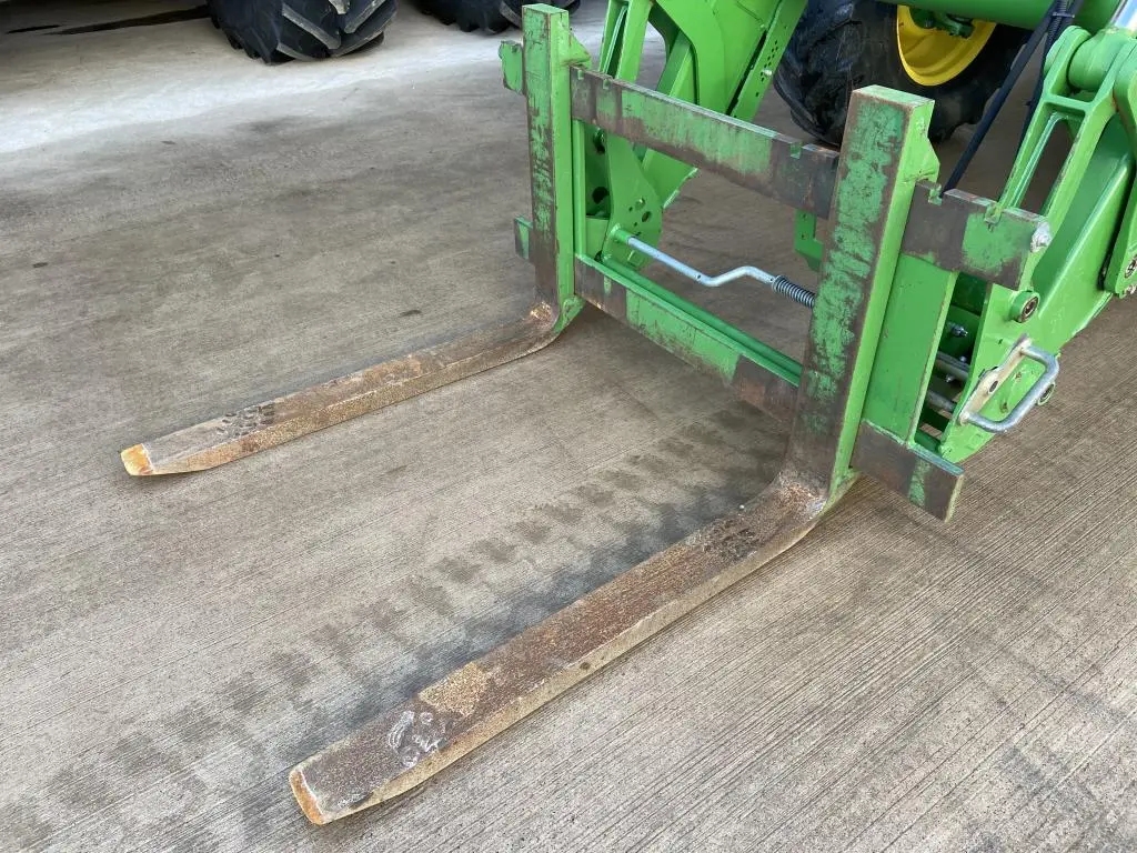 John Deere pallet tines