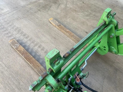 John Deere pallet tines
