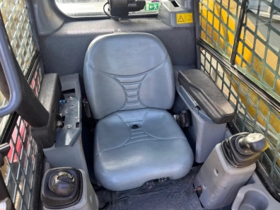 GEHL V270 Gen-2 skid steer