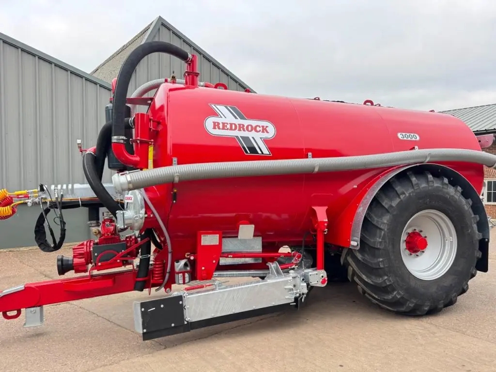 Redrock 3000 Gallon Scraper tanker
