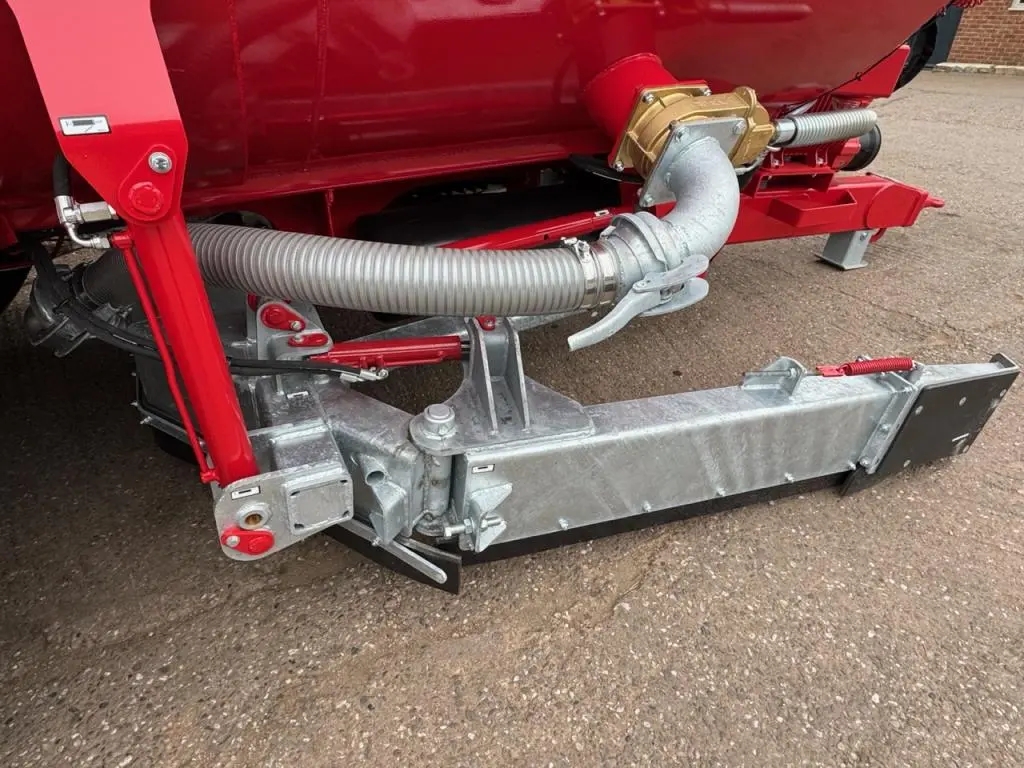Redrock 3000 Gallon Scraper tanker