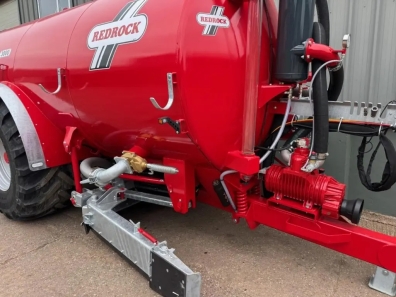 Redrock 3000 Gallon Scraper tanker