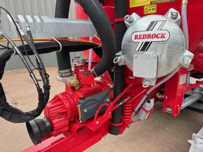 Redrock 3000 Gallon Scraper tanker