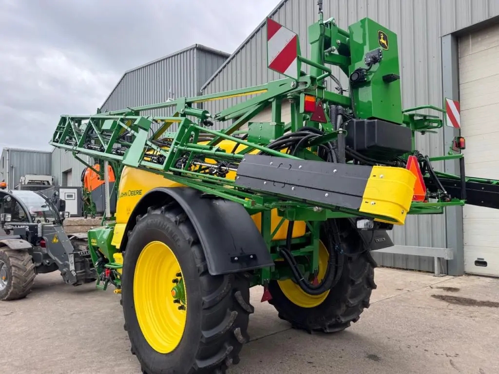 John Deere R740i sprayer