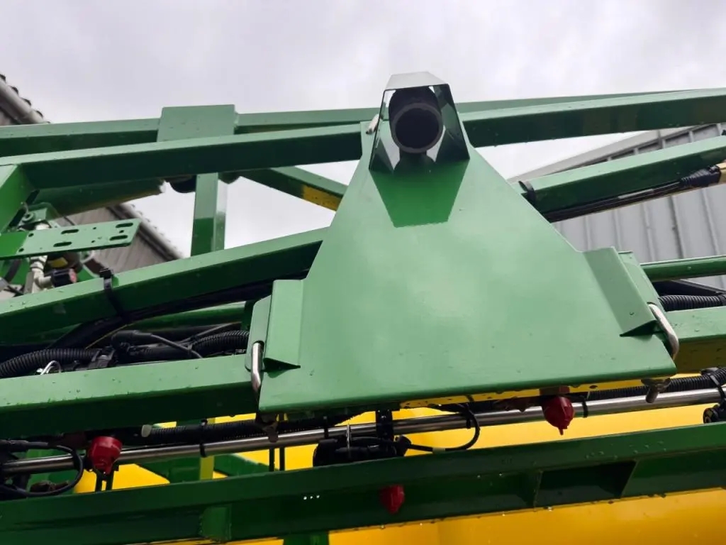 John Deere R740i sprayer