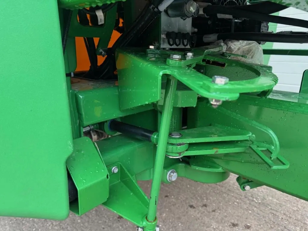 John Deere R740i sprayer