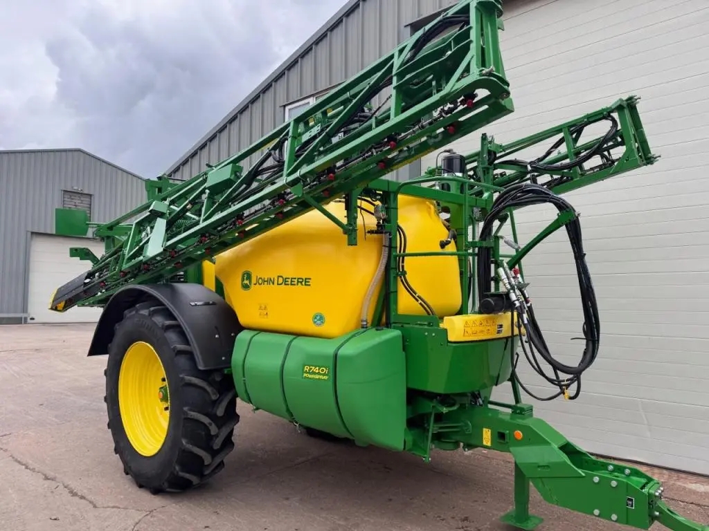 John Deere R740i sprayer