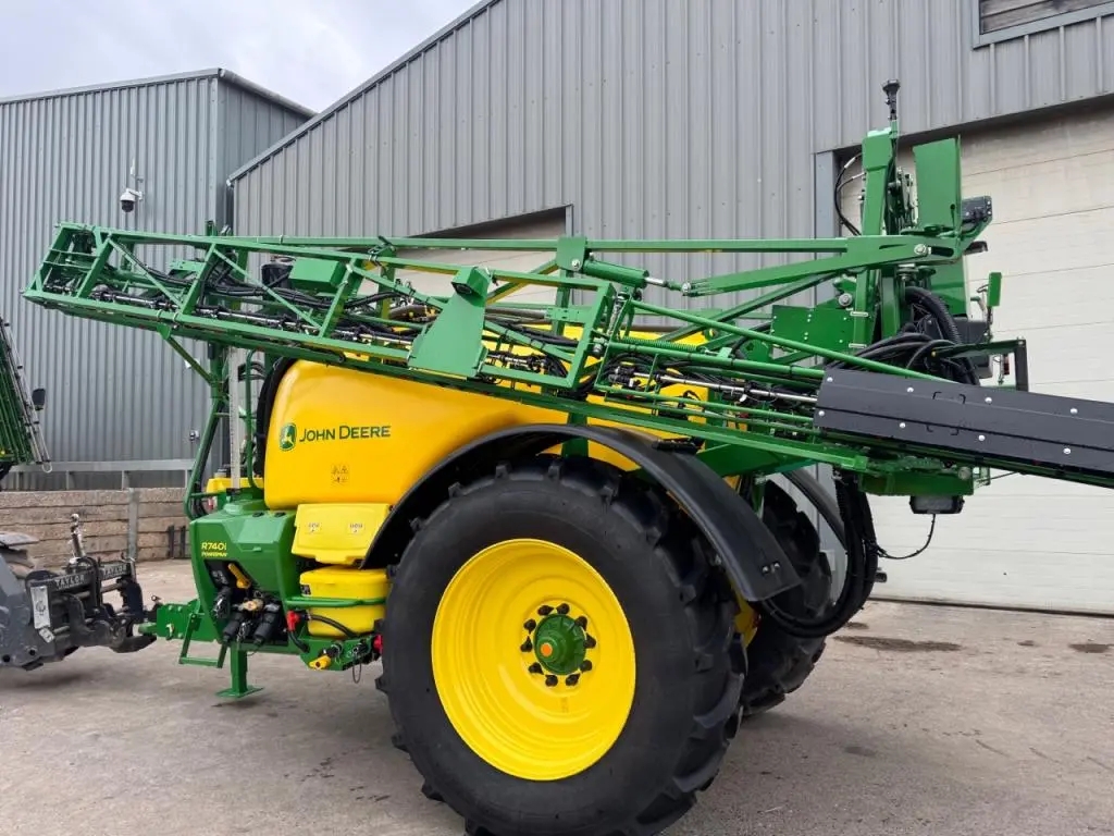 John Deere R740i sprayer
