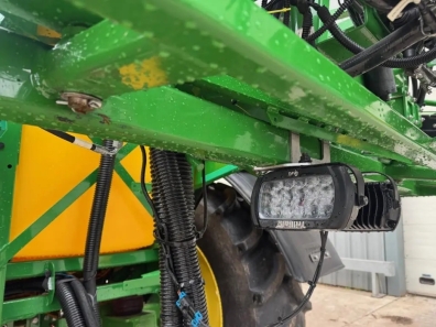 John Deere R740i sprayer