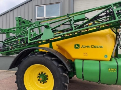 John Deere R740i sprayer