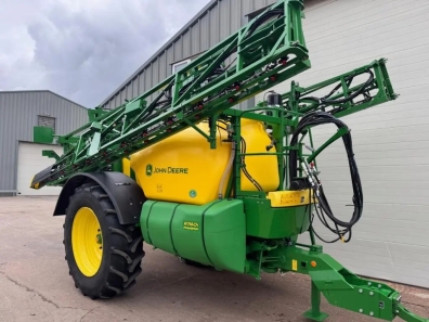 John Deere R740i sprayer