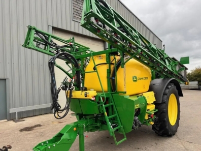 John Deere R740i sprayer