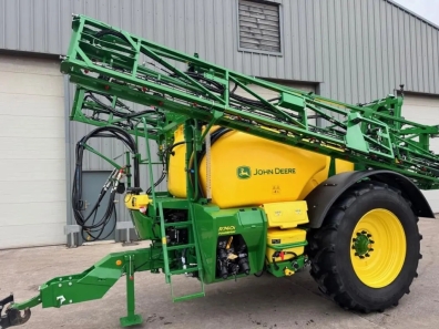 John Deere R740i sprayer
