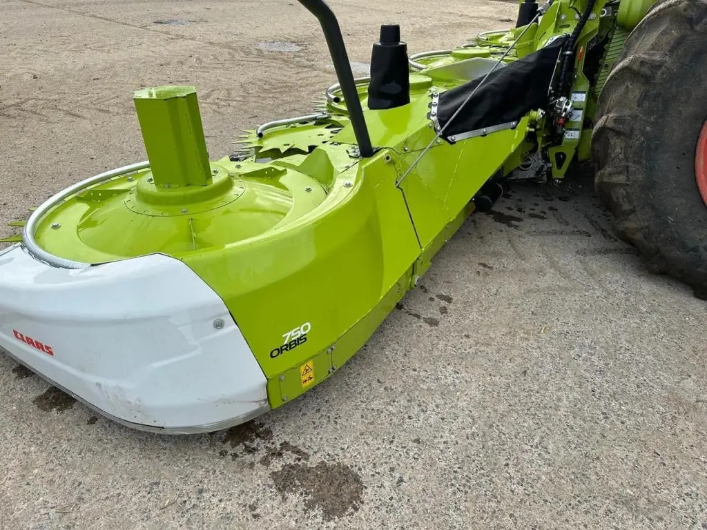 Claas Orbis 750 10 row maize header