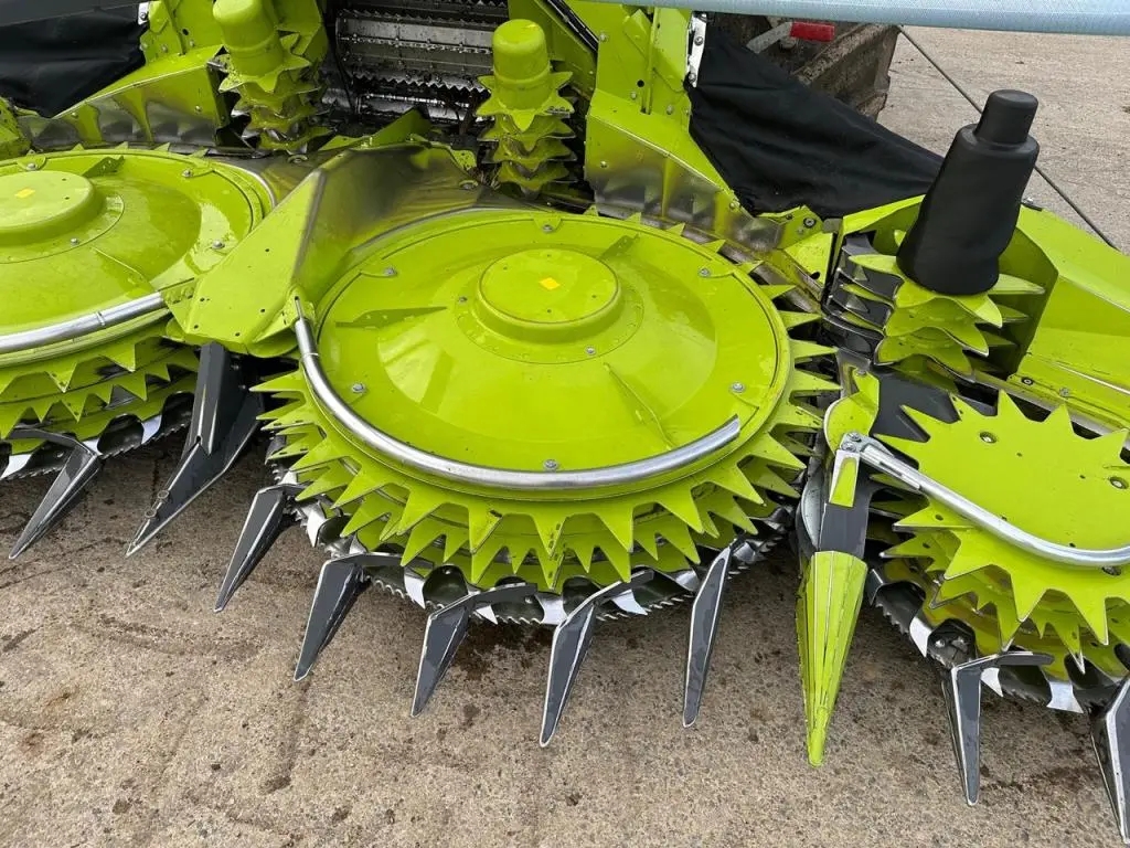 Claas Orbis 750 10 row maize header