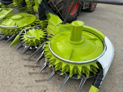 Claas Orbis 750 10 row maize header