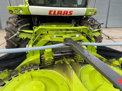 Claas Orbis 750 10 row maize header
