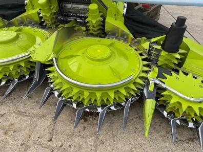 Claas Orbis 750 10 row maize header