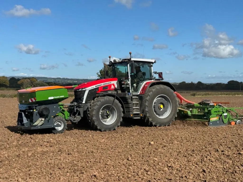 Amazone Avant 6002-2 power harrow drill with FTender 2200 front hopper