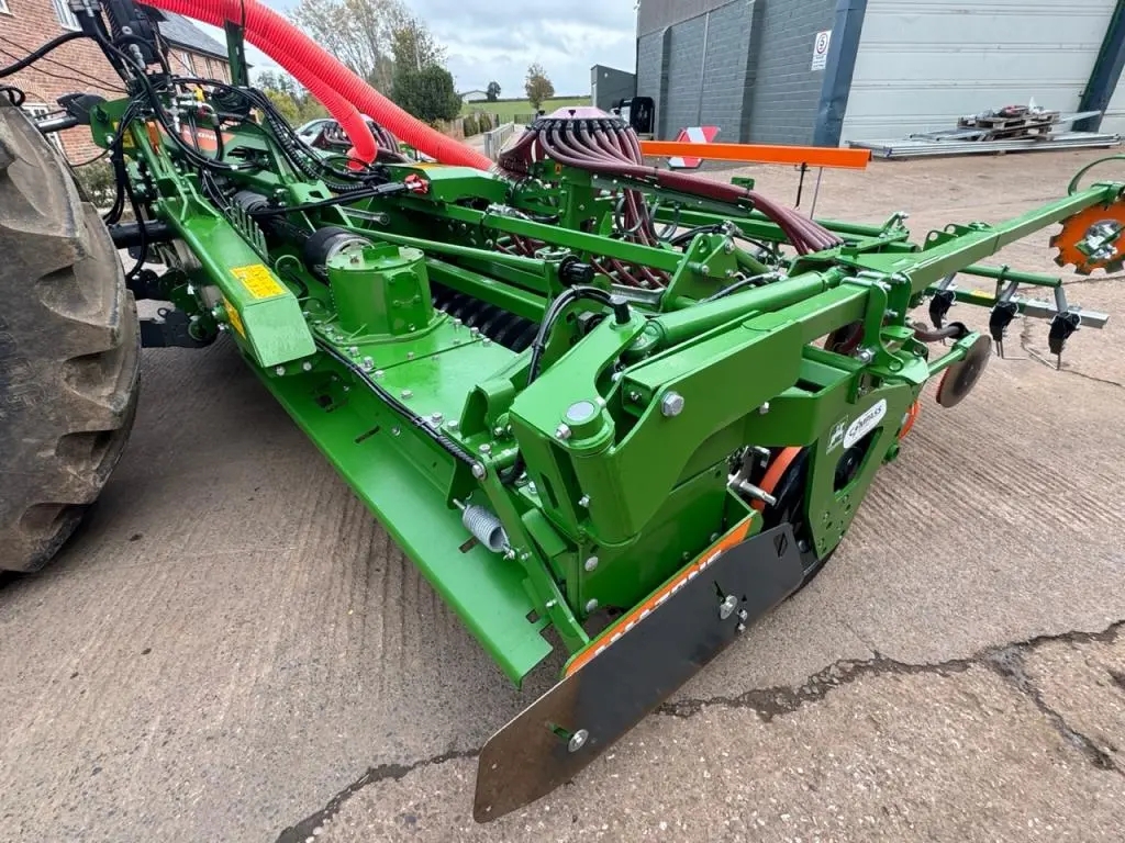 Amazone Avant 6002-2 power harrow drill with FTender 2200 front hopper