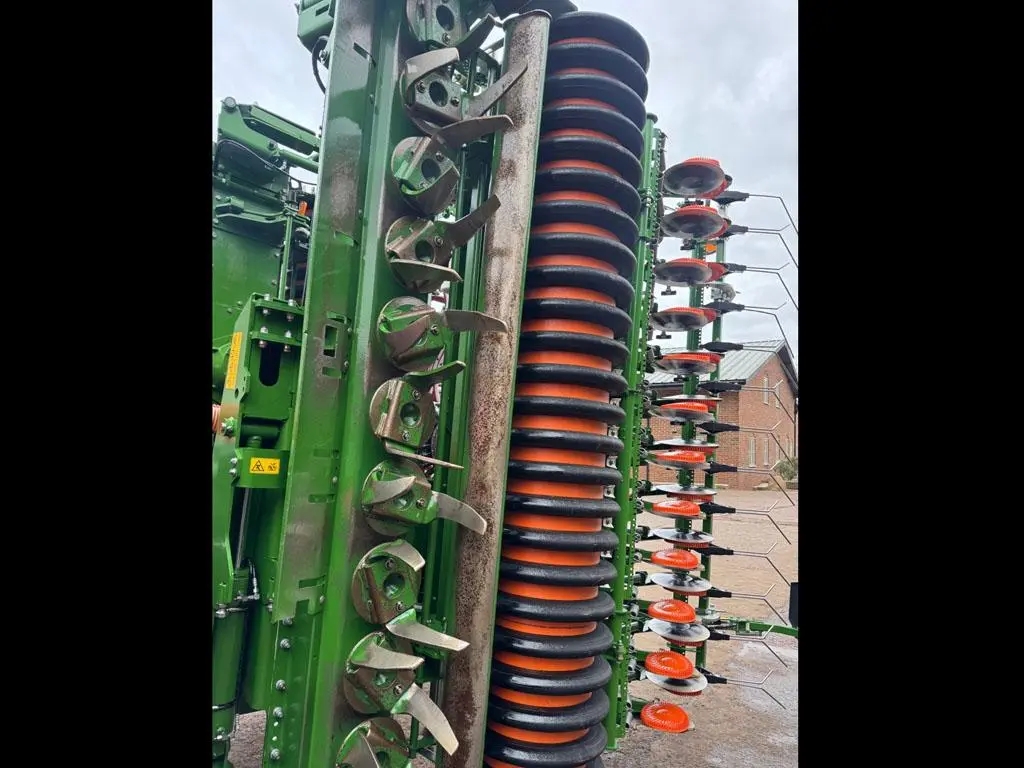 Amazone Avant 6002-2 power harrow drill with FTender 2200 front hopper