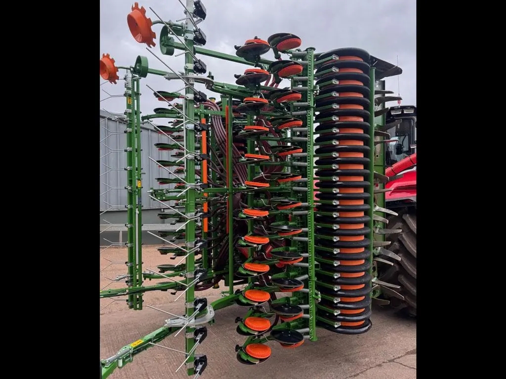 Amazone Avant 6002-2 power harrow drill with FTender 2200 front hopper