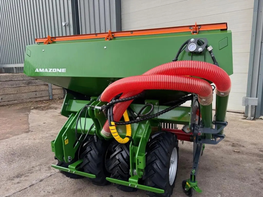 Amazone Avant 6002-2 power harrow drill with FTender 2200 front hopper