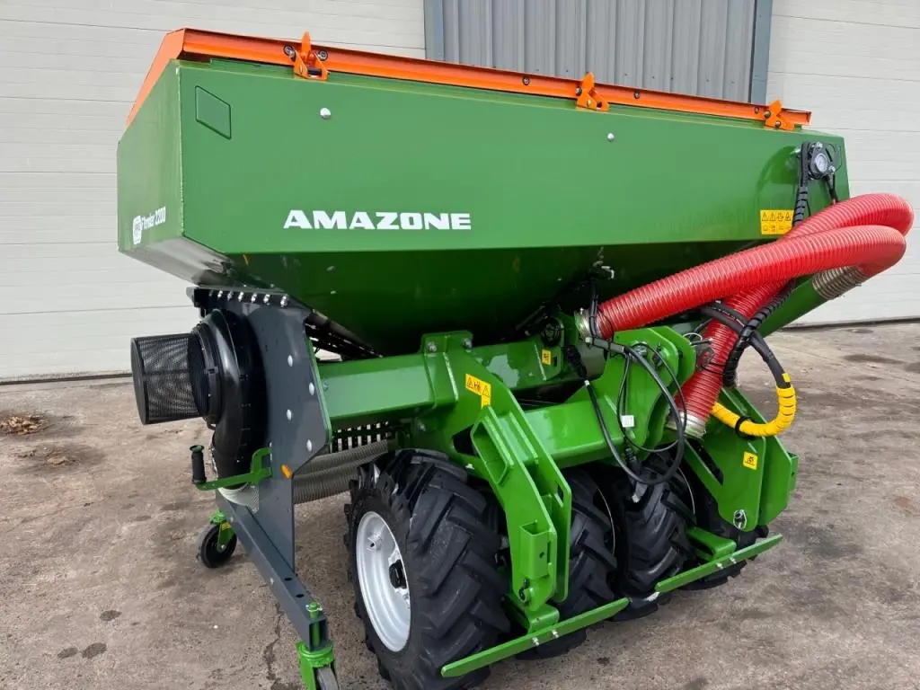 Amazone Avant 6002-2 power harrow drill with FTender 2200 front hopper