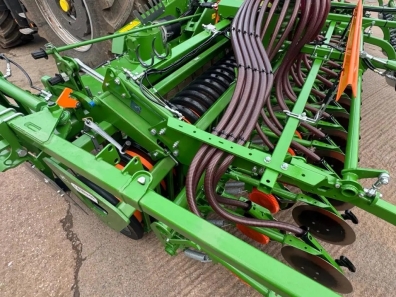Amazone Avant 6002-2 power harrow drill with FTender 2200 front hopper