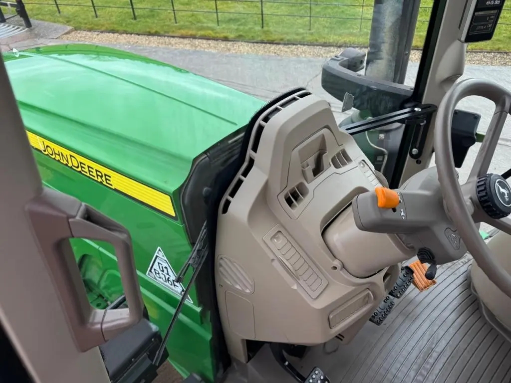 John Deere 6155M