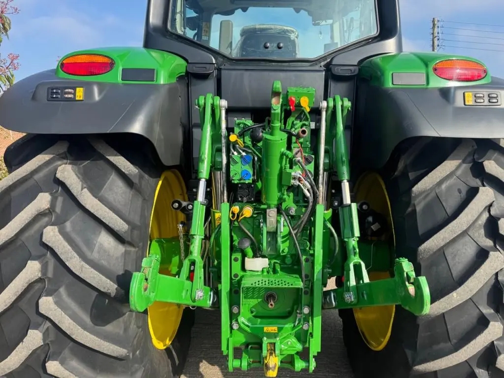 John Deere 6M 185