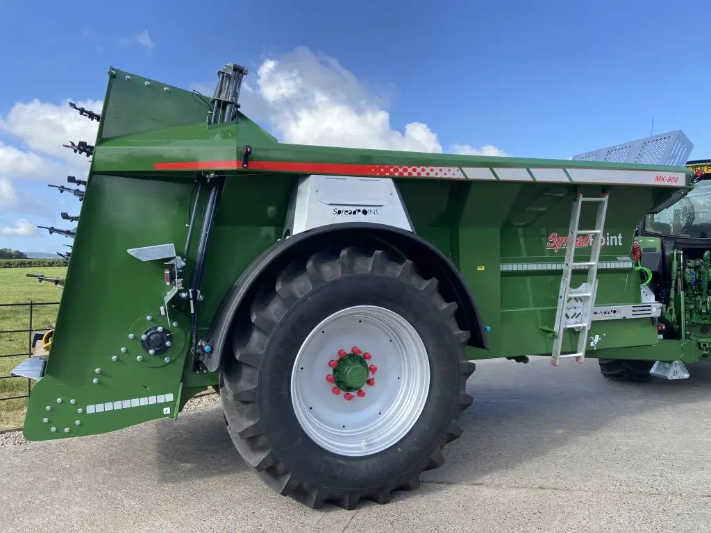 SpreadPoint MK-900 10 ton rear discharge