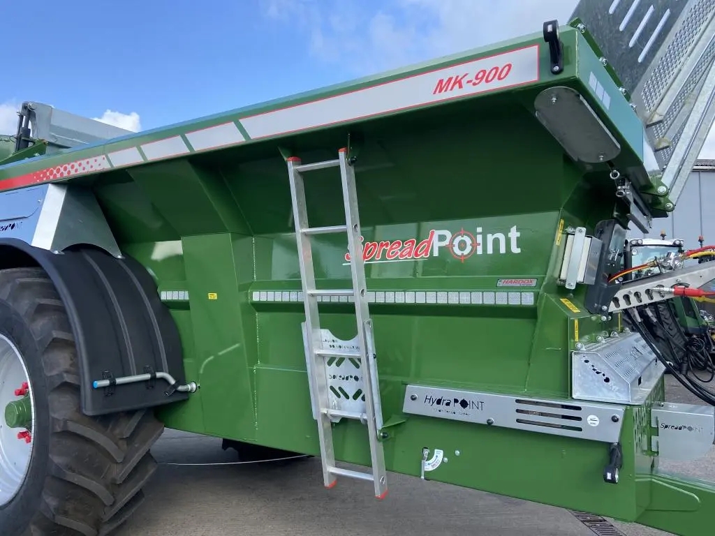 SpreadPoint MK-900 10 ton rear discharge