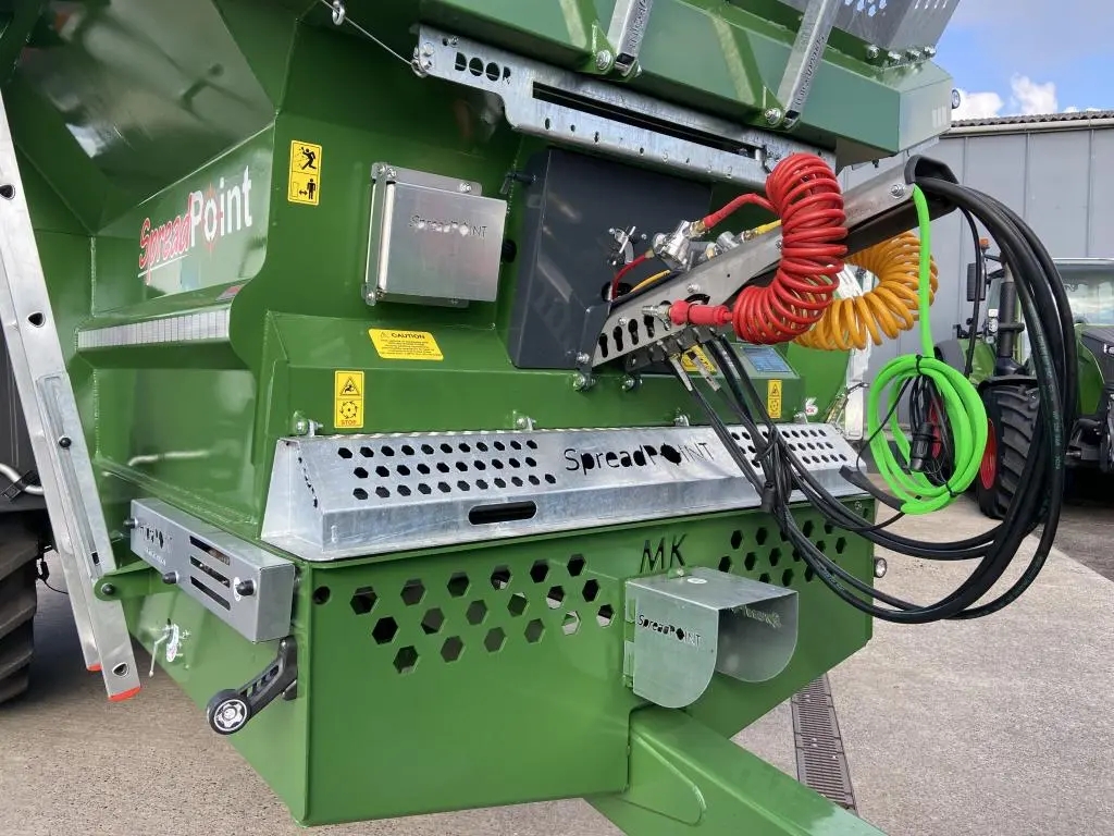 SpreadPoint MK-900 10 ton rear discharge