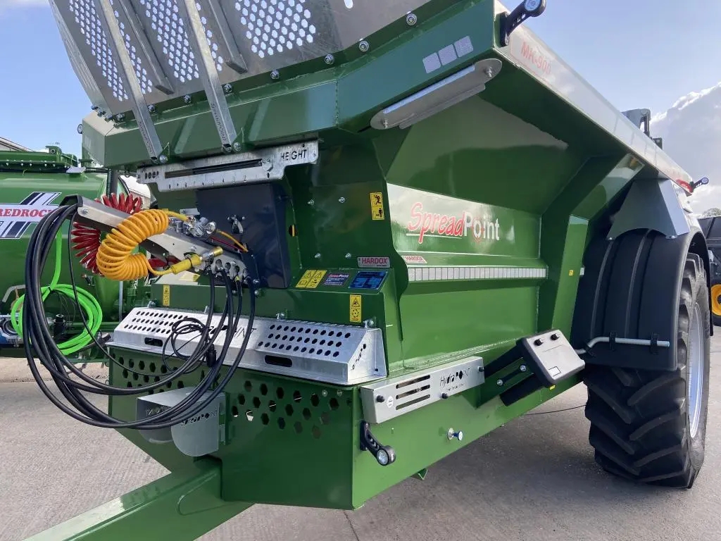 SpreadPoint MK-900 10 ton rear discharge