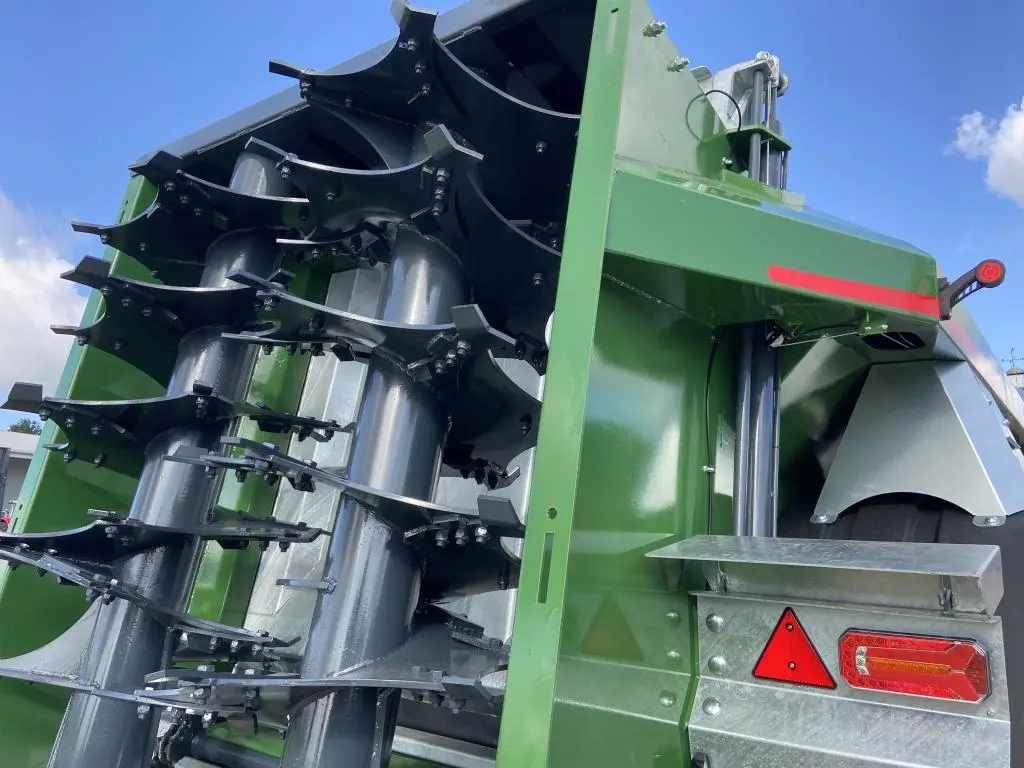 SpreadPoint MK-900 10 ton rear discharge