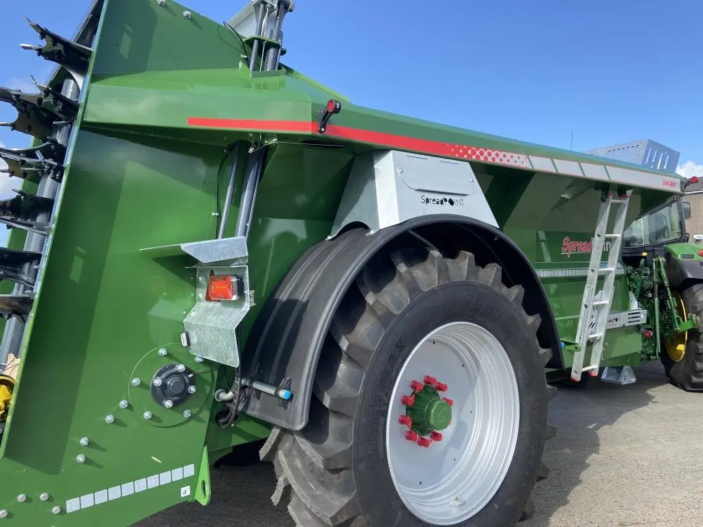 SpreadPoint MK-900 10 ton rear discharge