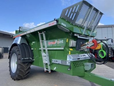 SpreadPoint MK-900 10 ton rear discharge